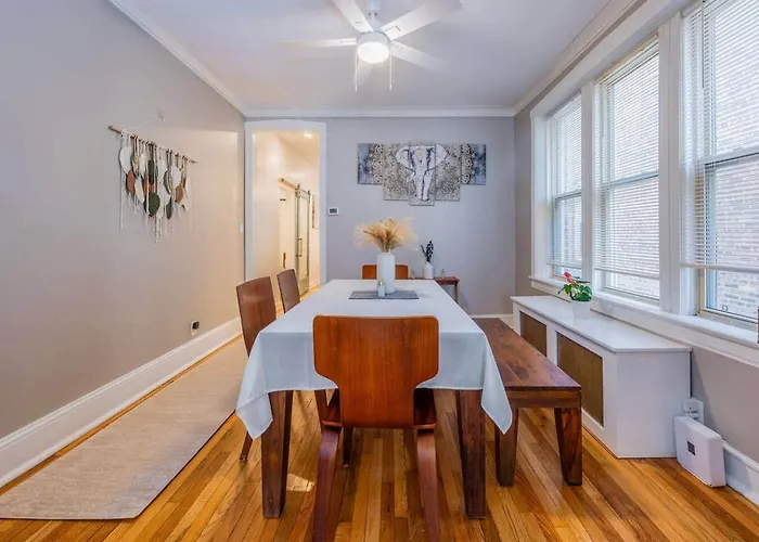 Modern 2br Avondale With Free Parking Near Cta Apartamento