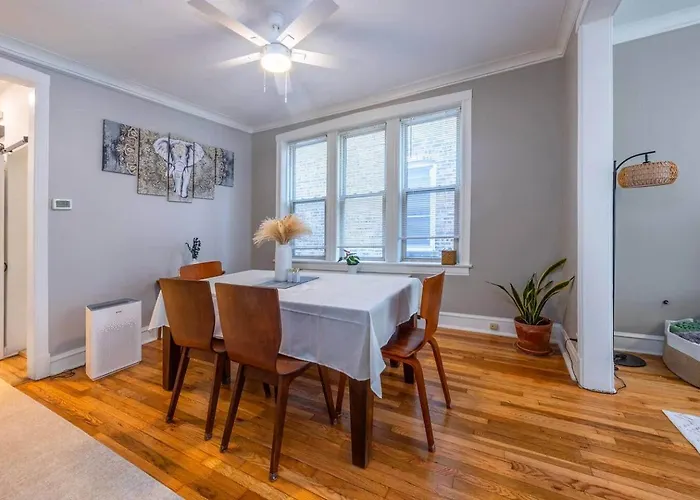 Modern 2br Avondale With Free Parking Near Cta Apartamento