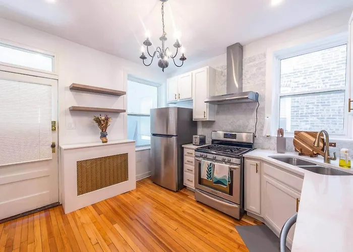 Modern 2br Avondale With Free Parking Near Cta *