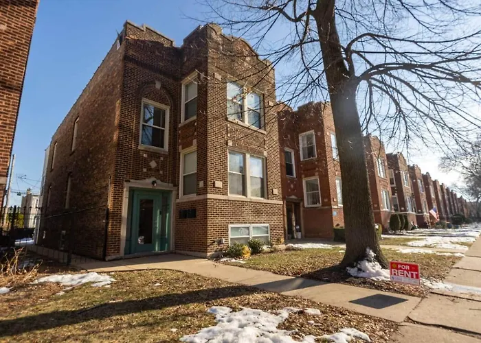 Modern 2br Avondale With Free Parking Near Cta *